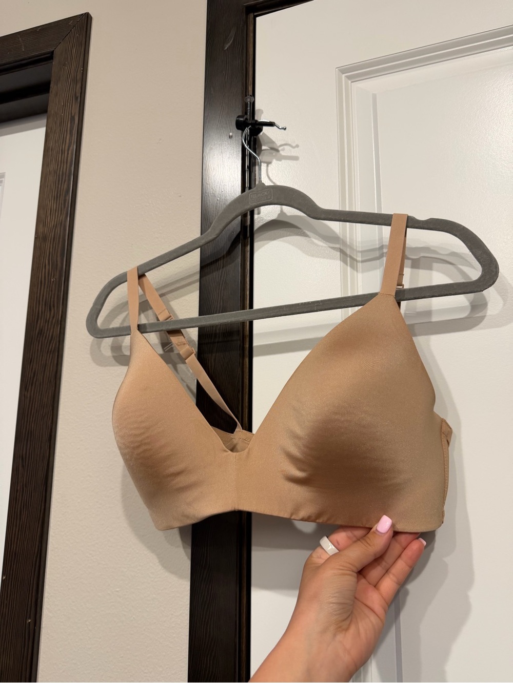 Skims Smooth Wireless Bra in Nude